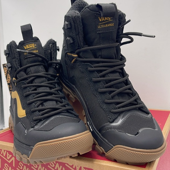 Vans WMNS Ultrarange Exo Hi Gore Black/Gold
VN0A5JHXZX1
Boots All Weather Sneakr - Picture 6 of 16
